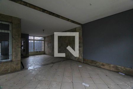 Casa à venda com 313m², 4 quartos e 3 vagas Casa à venda com 313m², 4 quartos e 3 vagasGaragem