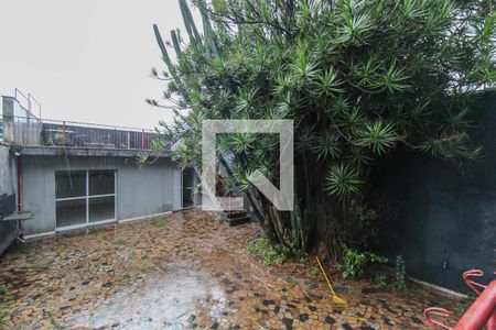 Casa à venda com 313m², 4 quartos e 3 vagas Casa à venda com 313m², 4 quartos e 3 vagasQuintal