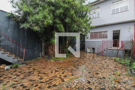 Casa à venda com 313m², 4 quartos e 3 vagas Casa à venda com 313m², 4 quartos e 3 vagasQuintal