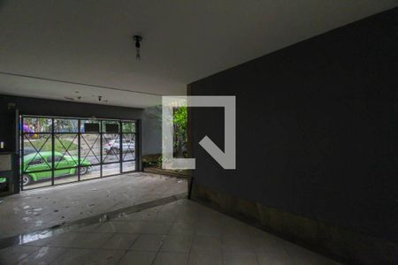 Casa à venda com 313m², 4 quartos e 3 vagas Casa à venda com 313m², 4 quartos e 3 vagasGaragem