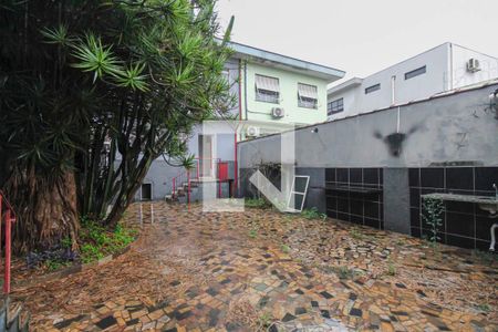 Casa à venda com 313m², 4 quartos e 3 vagas Casa à venda com 313m², 4 quartos e 3 vagasQuintal