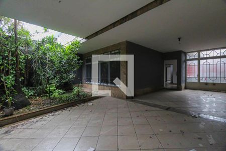 Casa à venda com 313m², 4 quartos e 3 vagas Casa à venda com 313m², 4 quartos e 3 vagasGaragem