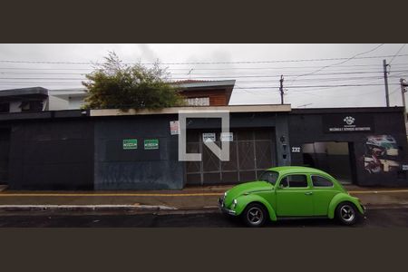 Casa à venda com 313m², 4 quartos e 3 vagas Casa à venda com 313m², 4 quartos e 3 vagasFachada e portaria