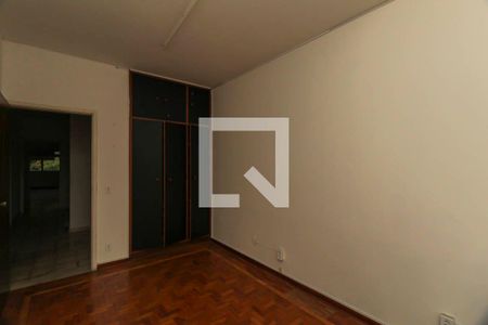 Casa à venda com 313m², 4 quartos e 3 vagas Casa à venda com 313m², 4 quartos e 3 vagasQuarto 3