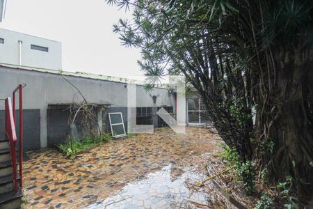 Casa à venda com 313m², 4 quartos e 3 vagas Casa à venda com 313m², 4 quartos e 3 vagasQuintal