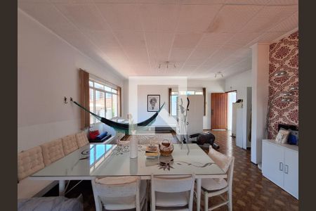 Casa à venda com 240m², 3 quartos e 3 vagas Casa à venda com 240m², 3 quartos e 3 vagasSalão