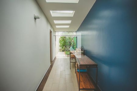 Casa para alugar com 270m², 3 quartos e 6 vagasCorredor Lateral