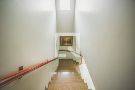 Casa para alugar com 270m², 3 quartos e 6 vagasEscadas