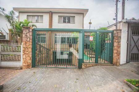 Casa para alugar com 270m², 3 quartos e 6 vagasFachada