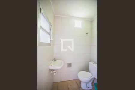 Casa para alugar com 270m², 3 quartos e 6 vagasBanheiro de Serviço