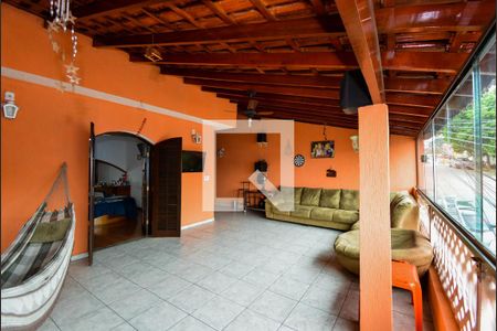 Casa à venda com 340m², 3 quartos e 3 vagas Casa à venda com 340m², 3 quartos e 3 vagasVaranda da Suíte