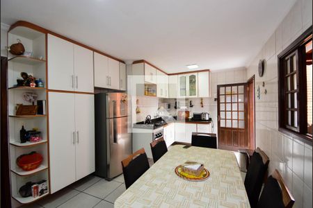 Casa à venda com 340m², 3 quartos e 3 vagas Casa à venda com 340m², 3 quartos e 3 vagasCozinha