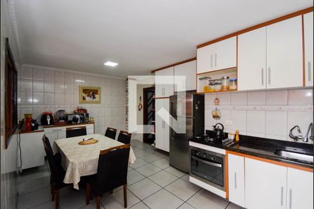 Casa à venda com 340m², 3 quartos e 3 vagas Casa à venda com 340m², 3 quartos e 3 vagasCozinha