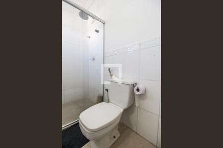 Casa de condomínio à venda com 200m², 4 quartos e 2 vagas Casa de condomínio à venda com 200m², 4 quartos e 2 vagasBanheiro da Suíte