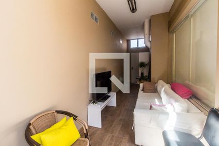 Casa de condomínio à venda com 200m², 4 quartos e 2 vagas Casa de condomínio à venda com 200m², 4 quartos e 2 vagasVaranda