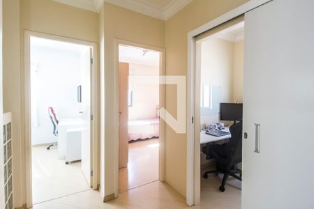 Casa de condomínio à venda com 200m², 4 quartos e 2 vagas Casa de condomínio à venda com 200m², 4 quartos e 2 vagasCorredor