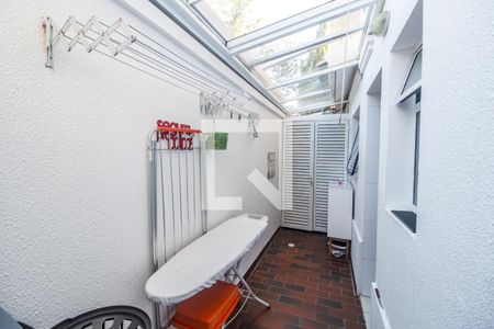 Casa de condomínio à venda com 200m², 4 quartos e 2 vagas Casa de condomínio à venda com 200m², 4 quartos e 2 vagasÁrea de Serviço