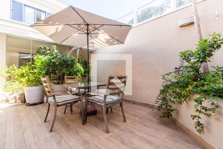 Casa de condomínio à venda com 200m², 4 quartos e 2 vagas Casa de condomínio à venda com 200m², 4 quartos e 2 vagasÁrea Externa