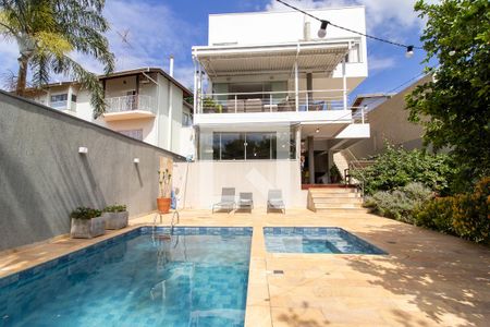 Casa de condomínio à venda com 360m², 3 quartos e 4 vagas Casa de condomínio à venda com 360m², 3 quartos e 4 vagasPiscina