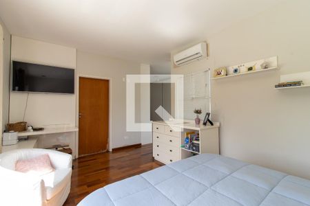 Casa de condomínio à venda com 360m², 3 quartos e 4 vagas Casa de condomínio à venda com 360m², 3 quartos e 4 vagasQuarto 1