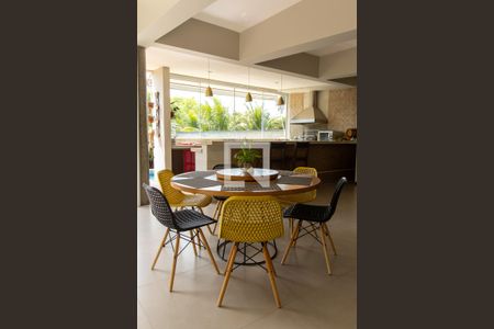 Casa de condomínio à venda com 360m², 3 quartos e 4 vagas Casa de condomínio à venda com 360m², 3 quartos e 4 vagasCozinha 2