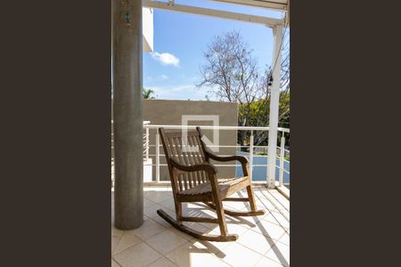 Casa de condomínio à venda com 360m², 3 quartos e 4 vagas Casa de condomínio à venda com 360m², 3 quartos e 4 vagasÁrea Externa