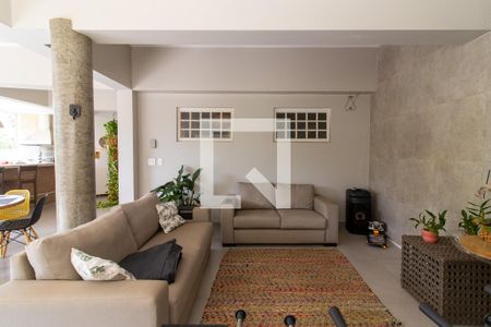 Casa de condomínio à venda com 360m², 3 quartos e 4 vagas Casa de condomínio à venda com 360m², 3 quartos e 4 vagasÁrea Externa