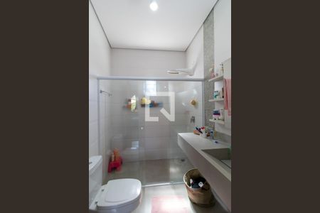 Casa de condomínio à venda com 360m², 3 quartos e 4 vagas Casa de condomínio à venda com 360m², 3 quartos e 4 vagasQuarto 2 - Banheiro