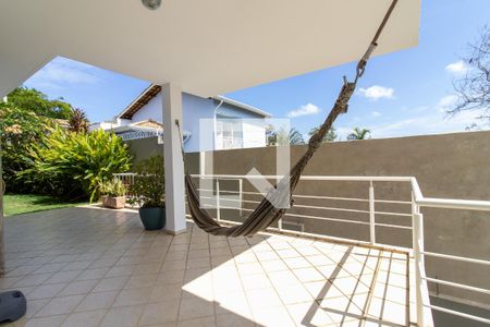 Casa de condomínio à venda com 360m², 3 quartos e 4 vagas Casa de condomínio à venda com 360m², 3 quartos e 4 vagasÁrea Externa