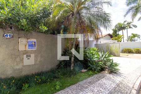 Casa de condomínio à venda com 360m², 3 quartos e 4 vagas Casa de condomínio à venda com 360m², 3 quartos e 4 vagasPlaca