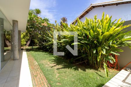 Casa de condomínio à venda com 360m², 3 quartos e 4 vagas Casa de condomínio à venda com 360m², 3 quartos e 4 vagasQuintal