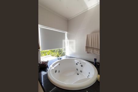 Casa de condomínio à venda com 360m², 3 quartos e 4 vagas Casa de condomínio à venda com 360m², 3 quartos e 4 vagasQuarto 1 - Banheiro