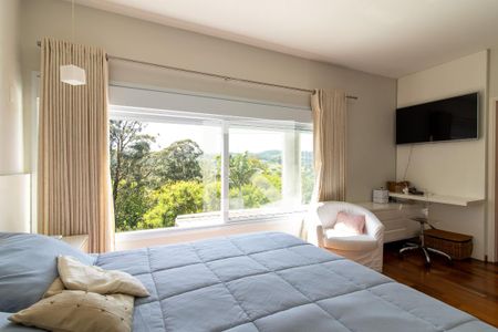 Casa de condomínio à venda com 360m², 3 quartos e 4 vagas Casa de condomínio à venda com 360m², 3 quartos e 4 vagasQuarto 1