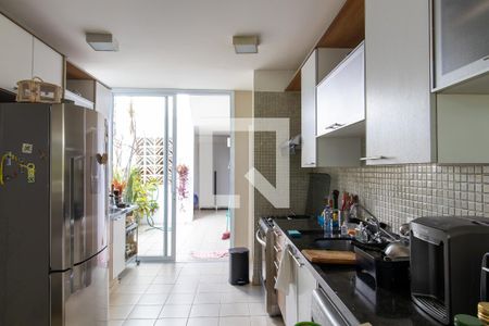 Casa de condomínio à venda com 360m², 3 quartos e 4 vagas Casa de condomínio à venda com 360m², 3 quartos e 4 vagasCozinha