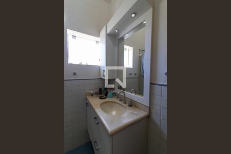 Casa de condomínio à venda com 360m², 3 quartos e 4 vagas Casa de condomínio à venda com 360m², 3 quartos e 4 vagasQuarto 2 - Banheiro