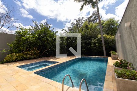 Casa de condomínio à venda com 360m², 3 quartos e 4 vagas Casa de condomínio à venda com 360m², 3 quartos e 4 vagasPiscina