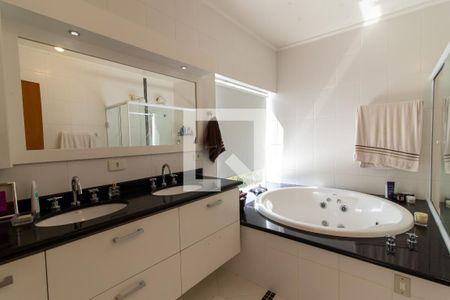 Casa de condomínio à venda com 360m², 3 quartos e 4 vagas Casa de condomínio à venda com 360m², 3 quartos e 4 vagasQuarto 1 - Banheiro