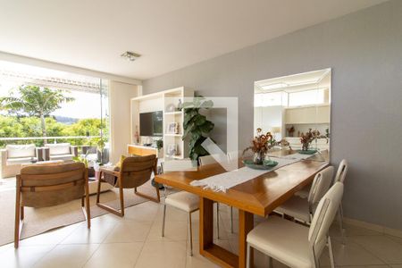 Casa de condomínio à venda com 360m², 3 quartos e 4 vagas Casa de condomínio à venda com 360m², 3 quartos e 4 vagasSala