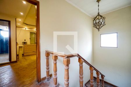 Casa à venda com 340m², 4 quartos e 1 vaga Casa à venda com 340m², 4 quartos e 1 vagaHall da escada