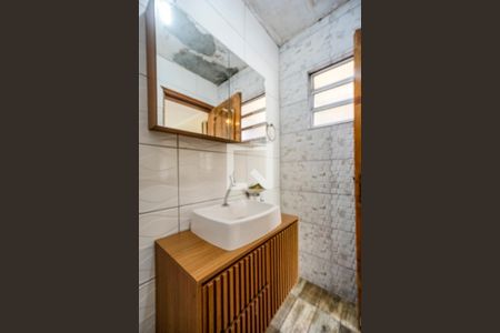 Casa à venda com 340m², 4 quartos e 1 vaga Casa à venda com 340m², 4 quartos e 1 vagaBanheiro social térreo