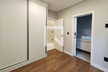 Casa de condomínio à venda com 210m², 3 quartos e 4 vagasQuarto Suíte 2