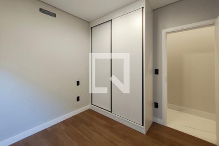 Casa de condomínio à venda com 210m², 3 quartos e 4 vagasQuarto Suíte 2