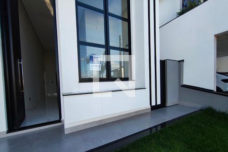 Casa de condomínio à venda com 210m², 3 quartos e 4 vagasPLACA INSTALADA NA FACHADA