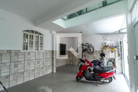 Casa à venda com 230m², 3 quartos e 2 vagas Casa à venda com 230m², 3 quartos e 2 vagasGaragem