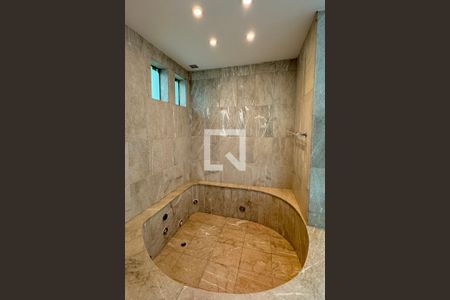 Casa de condomínio para alugar com 486m², 4 quartos e 8 vagasBanheiro da Suíte 1