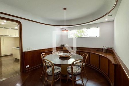 Casa de condomínio para alugar com 486m², 4 quartos e 8 vagasCopa