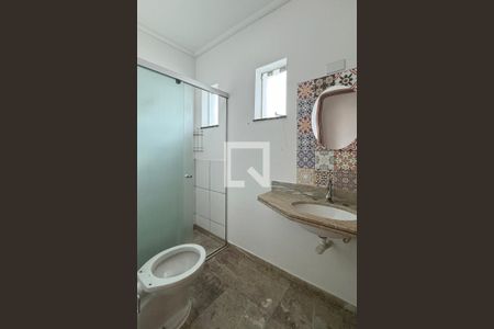 Casa de condomínio para alugar com 486m², 4 quartos e 8 vagasBanheiro de serviço