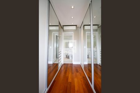 Apartamento à venda com 120m², 1 quarto e 2 vagas Apartamento à venda com 120m², 1 quarto e 2 vagasCloset da Suíte