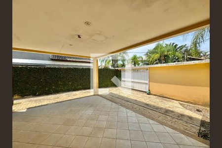 Casa de condomínio à venda com 560m², 5 quartos e 3 vagas Casa de condomínio à venda com 560m², 5 quartos e 3 vagasÁrea comum