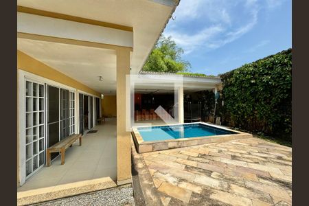 Casa de condomínio à venda com 560m², 5 quartos e 3 vagas Casa de condomínio à venda com 560m², 5 quartos e 3 vagasÁrea comum